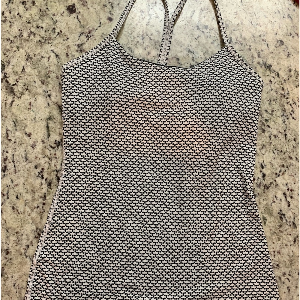 Lululemon size 4racer back top. Build in bra with inserts. Almost new condition